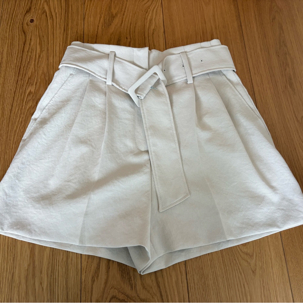 Sandro NWT Women's Cream Belted Short Shorts 36